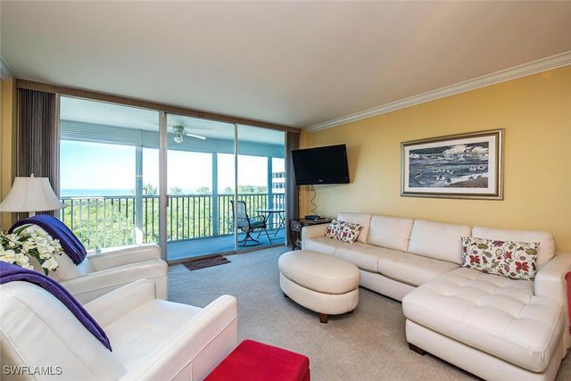 3 Bluebill AVE 704, Naples, FL 34108