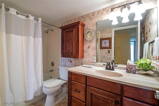 3 Bluebill AVE 704, Naples, FL 34108