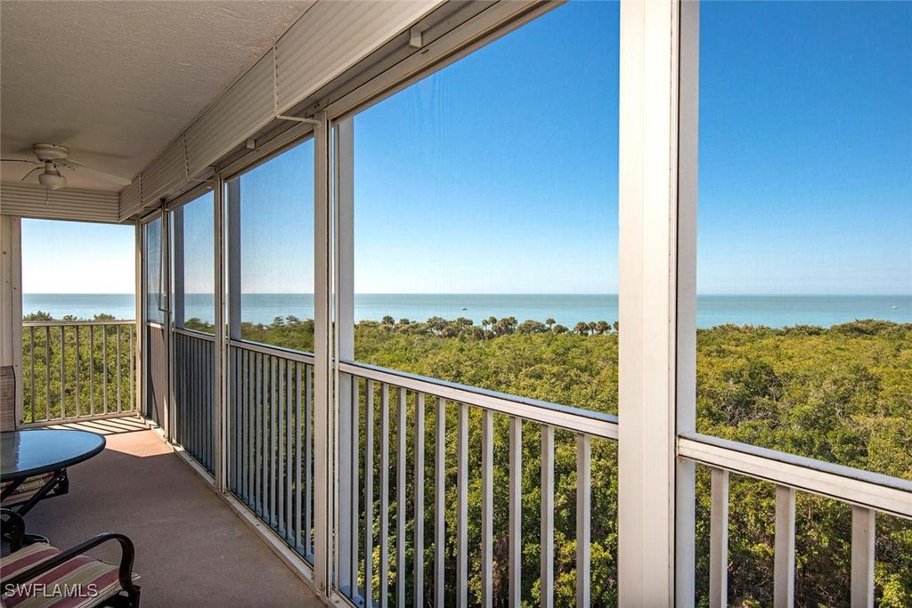 3 Bluebill AVE 704, Naples, FL 34108
