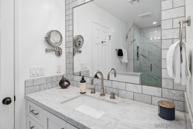 4903 Via Cinta, San Diego, CA 92122