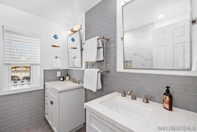 4903 Via Cinta, San Diego, CA 92122