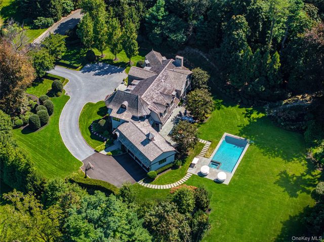 2 Hidden Pond Drive, Old Westbury, NY 11568