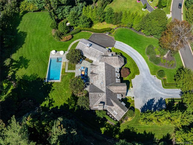 2 Hidden Pond Drive, Old Westbury, NY 11568