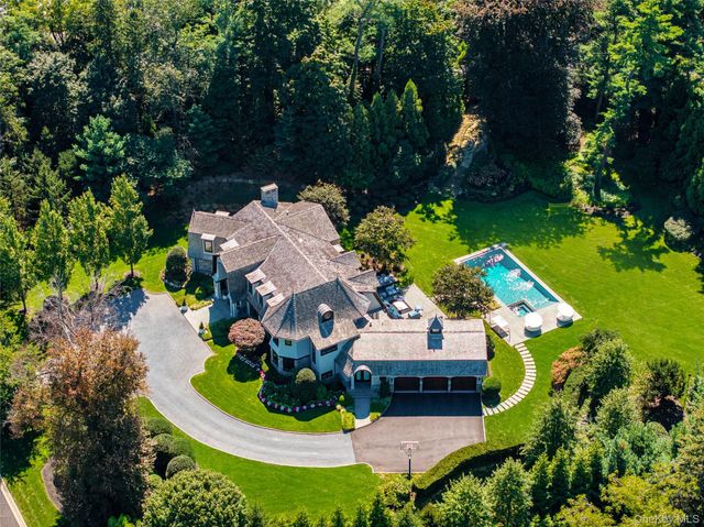 2 Hidden Pond Drive, Old Westbury, NY 11568