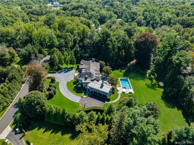 2 Hidden Pond Drive, Old Westbury, NY 11568