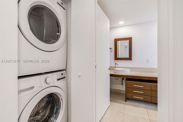 475 Brickell Ave 3811, Miami, FL 33131