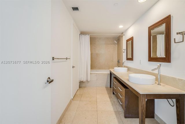 475 Brickell Ave 3811, Miami, FL 33131