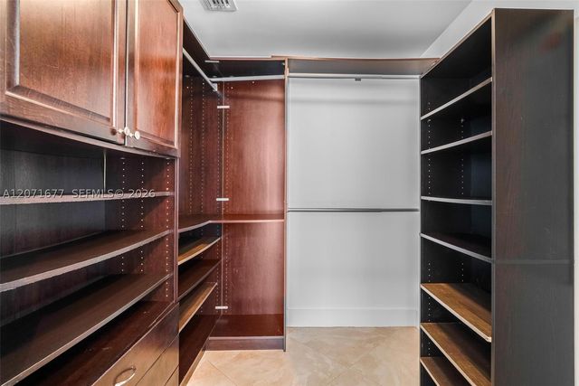 475 Brickell Ave 3811, Miami, FL 33131