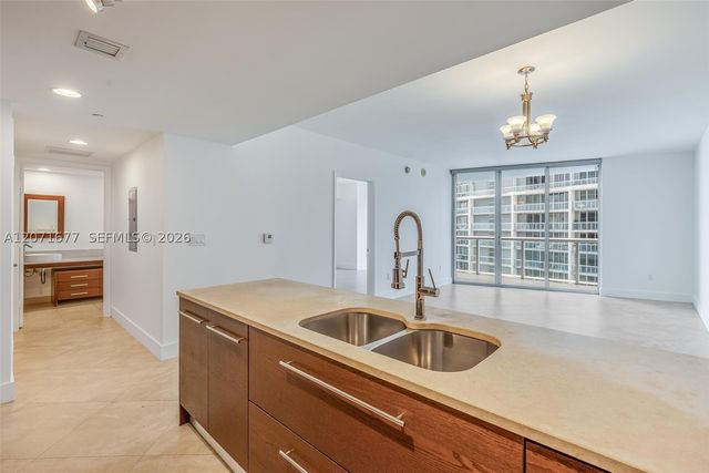 475 Brickell Ave 3811, Miami, FL 33131