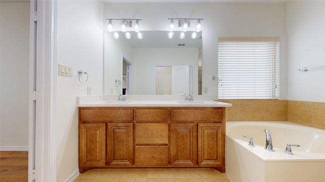 15817 Carlton Oaks Drive, Fort Worth, TX 76177