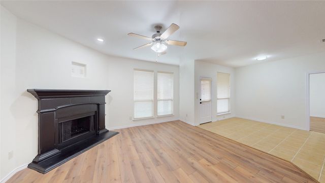 15817 Carlton Oaks Drive, Fort Worth, TX 76177