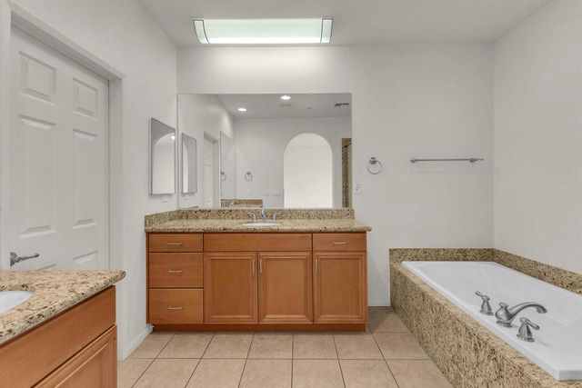 402 Calle Traditions, Palm Springs, CA 92262