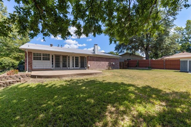 1804 Westwood Circle, Carrollton, TX 75006