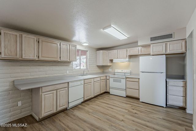9849 E Victoria Lane, Tucson, AZ 85730