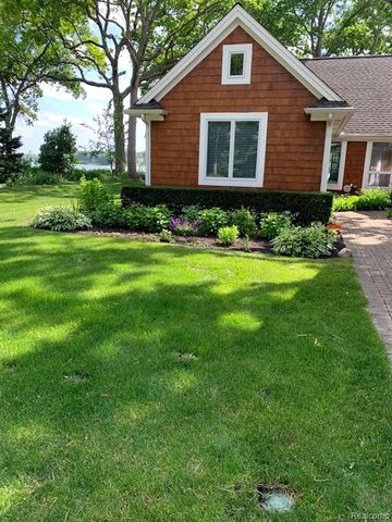 3895 Dorothy -- Main House Lane, Waterford, MI 48329