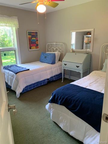 3895 Dorothy -- Main House Lane, Waterford, MI 48329