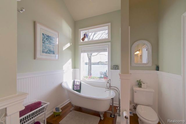 3895 Dorothy -- Main House Lane, Waterford, MI 48329