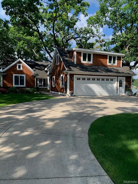 3895 Dorothy -- Main House Lane, Waterford, MI 48329