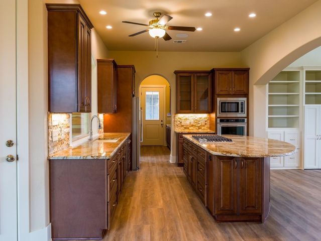 529 Vista Ridge Drive, Round Mountain, TX 78663