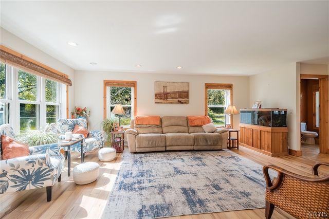 8824 Gaskin Road, Clay, NY 13041