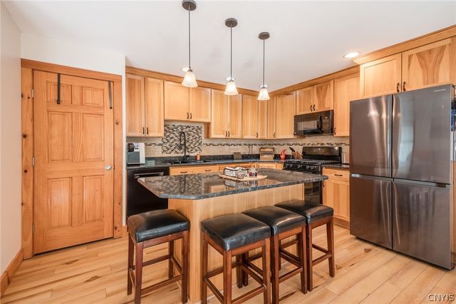 8824 Gaskin Road, Clay, NY 13041