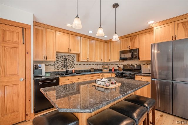 8824 Gaskin Road, Clay, NY 13041