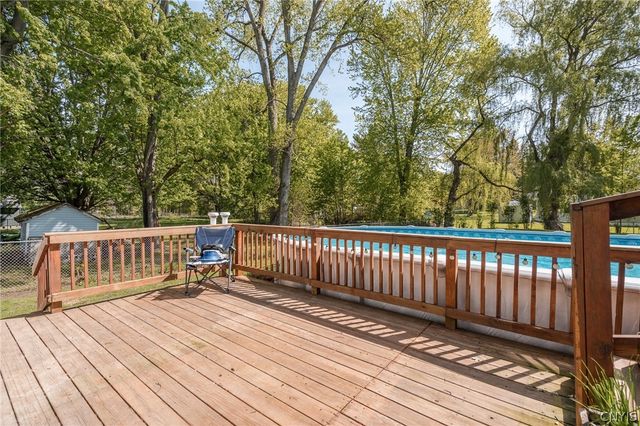 8824 Gaskin Road, Clay, NY 13041