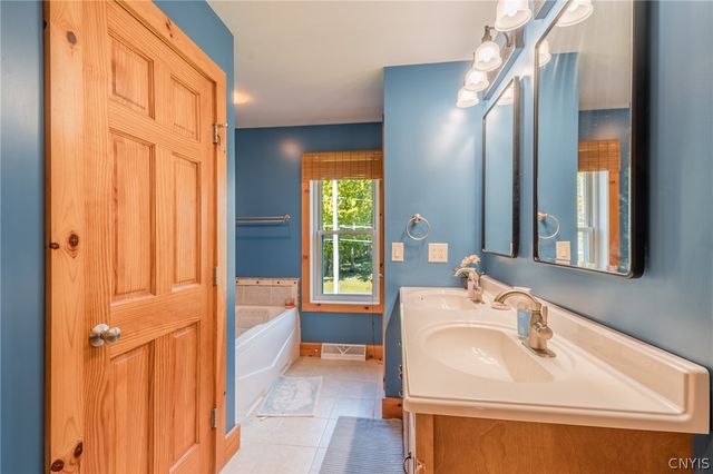 8824 Gaskin Road, Clay, NY 13041