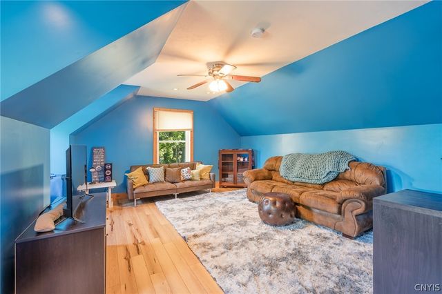 8824 Gaskin Road, Clay, NY 13041