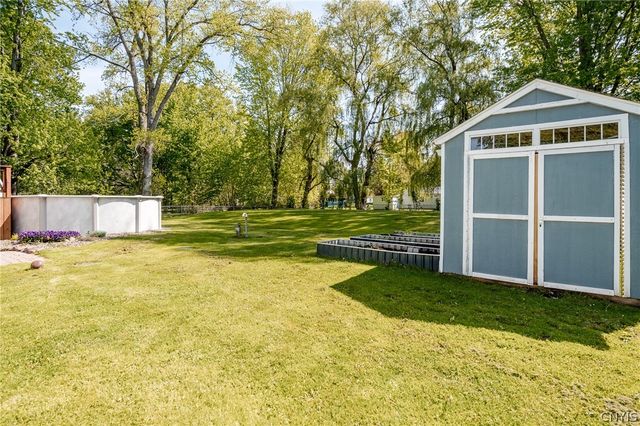 8824 Gaskin Road, Clay, NY 13041