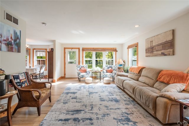 8824 Gaskin Road, Clay, NY 13041