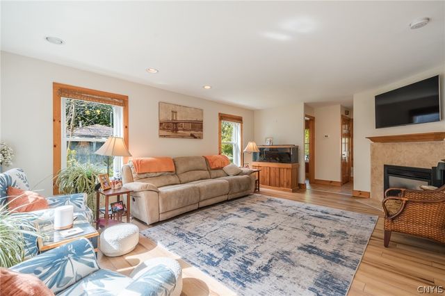8824 Gaskin Road, Clay, NY 13041