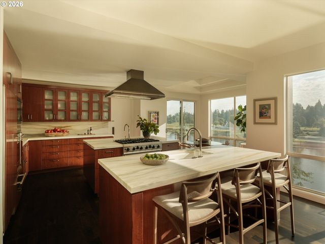 11000 S RIVERWOOD Rd, Portland, OR 97219