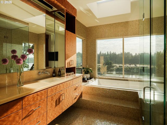 11000 S RIVERWOOD Rd, Portland, OR 97219