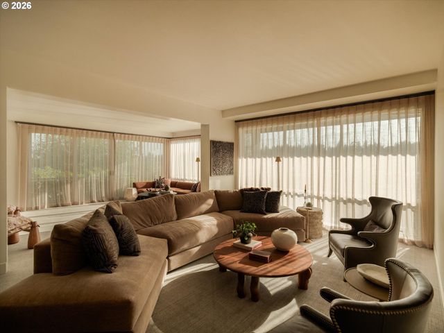 11000 S RIVERWOOD Rd, Portland, OR 97219