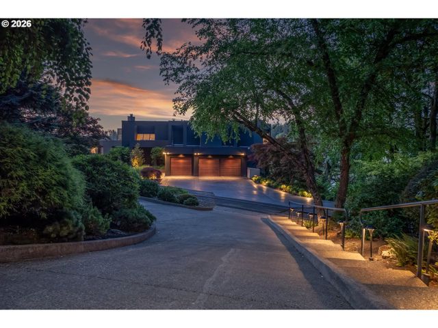11000 S RIVERWOOD Rd, Portland, OR 97219