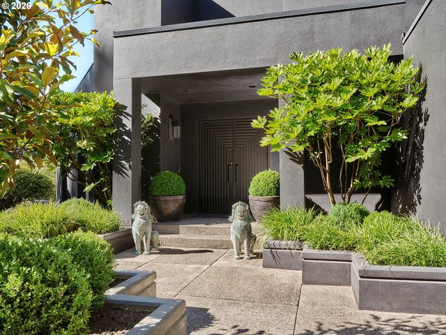 11000 S RIVERWOOD Rd, Portland, OR 97219