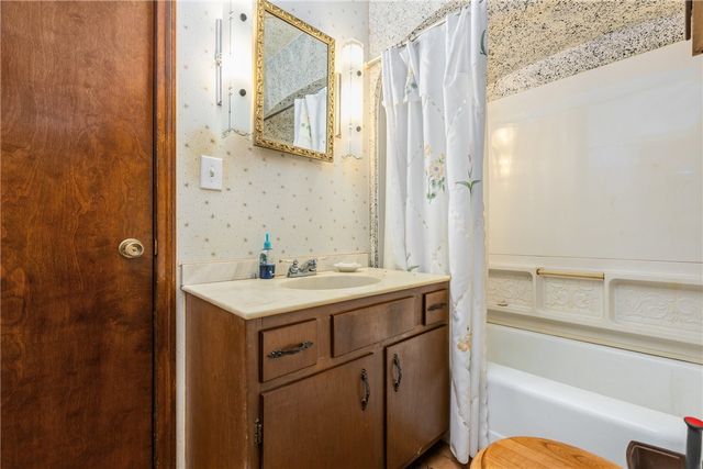 192 Salem Church Rd, Ohioville, PA 15059