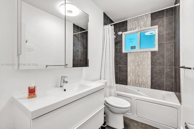 1040 N Royal Poinciana Blvd na, Miami Springs, FL 33166