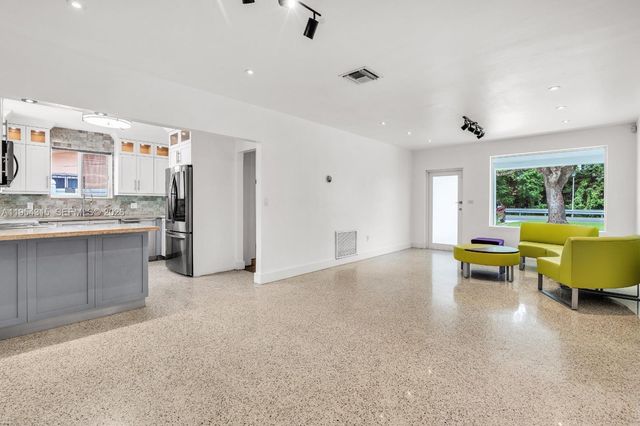 1040 N Royal Poinciana Blvd na, Miami Springs, FL 33166