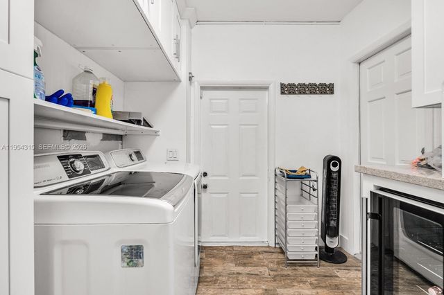 1040 N Royal Poinciana Blvd na, Miami Springs, FL 33166