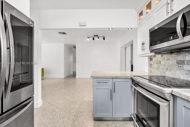 1040 N Royal Poinciana Blvd na, Miami Springs, FL 33166