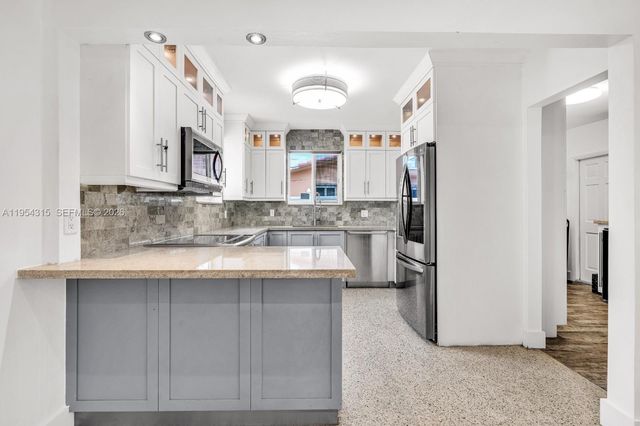 1040 N Royal Poinciana Blvd na, Miami Springs, FL 33166