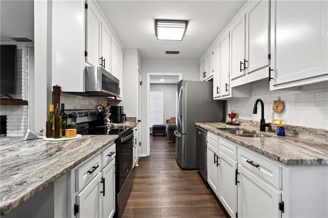 2322 Greenleaf Court, Mobile, AL 36693