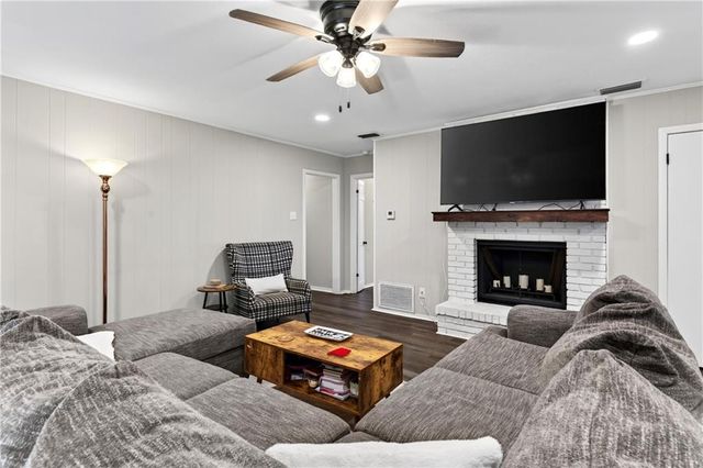 2322 Greenleaf Court, Mobile, AL 36693