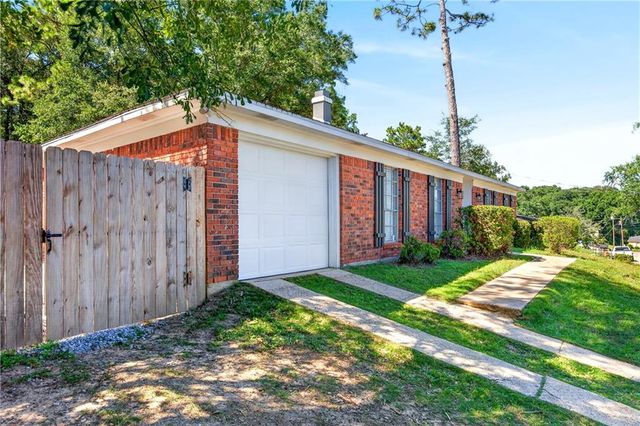 2322 Greenleaf Court, Mobile, AL 36693