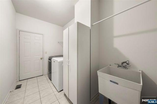 48 Bovensiepen Court, Roseland, NJ 07068