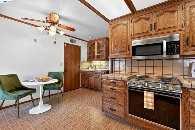 30696 Brae Burn Ave, Hayward, CA 94544