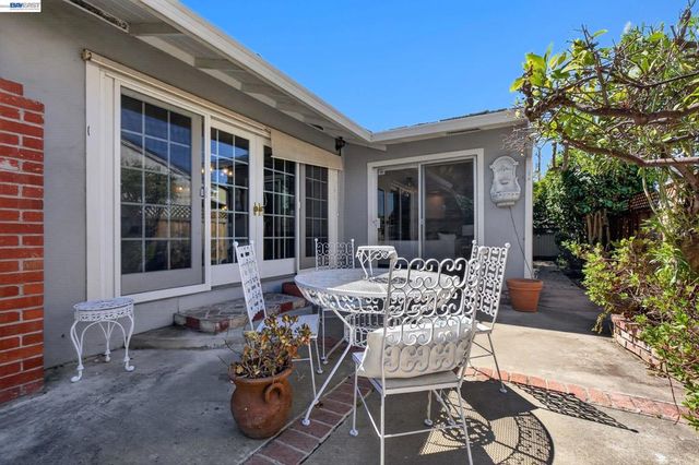 30696 Brae Burn Ave, Hayward, CA 94544