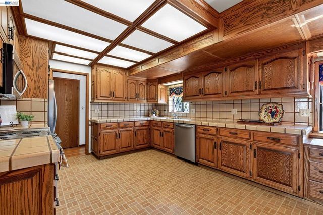 30696 Brae Burn Ave, Hayward, CA 94544